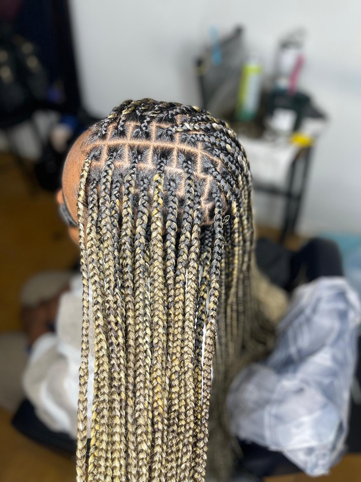 Medium Knotless Waist Length